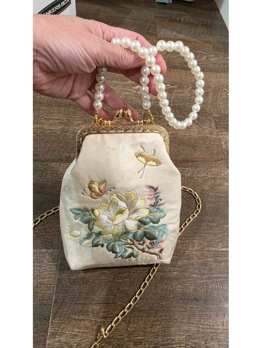 Elegant Floral Embroidered Vintage Style Pearl Handle Evening Bag